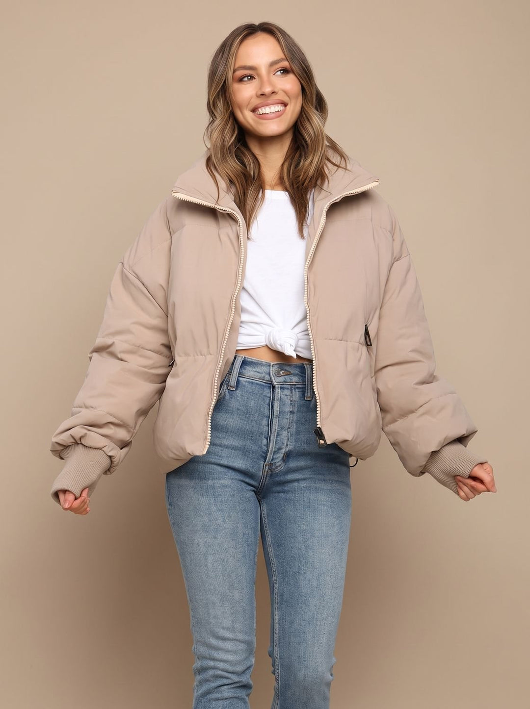 Damen Oversize Steppjacke mit hohem Stehkragen in der Vorderansicht