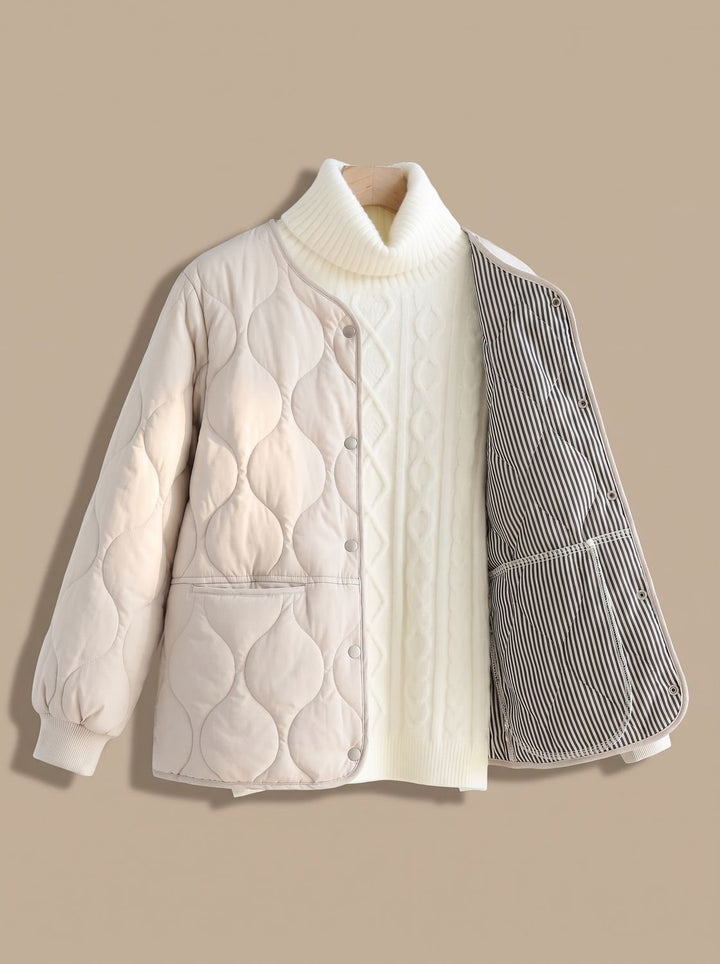 Detailansicht der Damen-Steppjacke mit weicher Baumwollwattierung