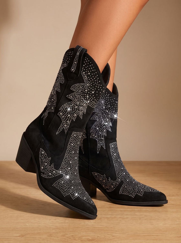 Seitliche Ansicht eleganter Westernstiefel für Damen